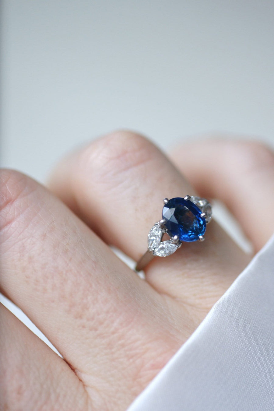 Bague Mellerio dits Meller, saphir et diamants - Galerie Pénélope