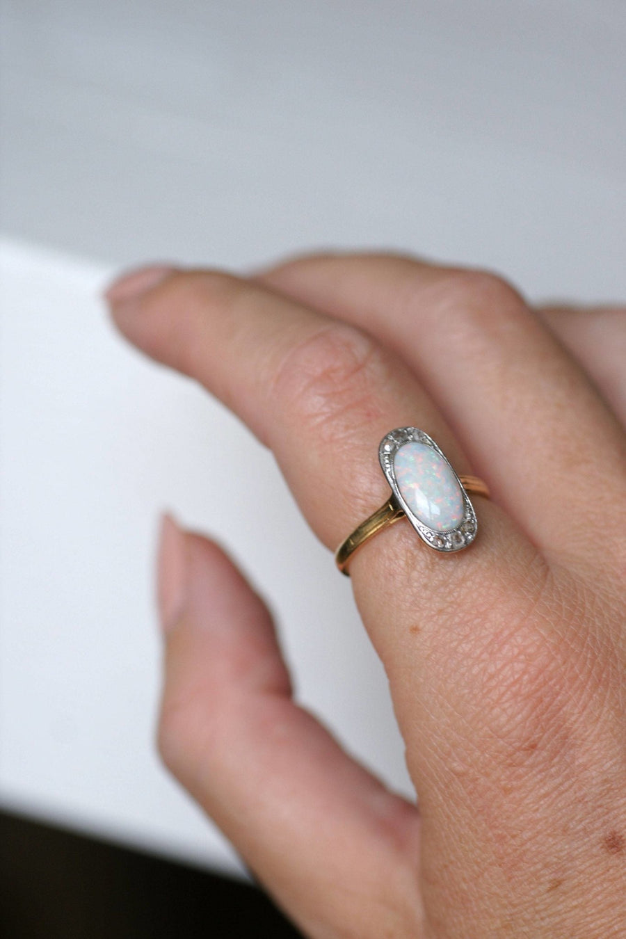 Bague opale entourage diamants - Galerie Pénélope