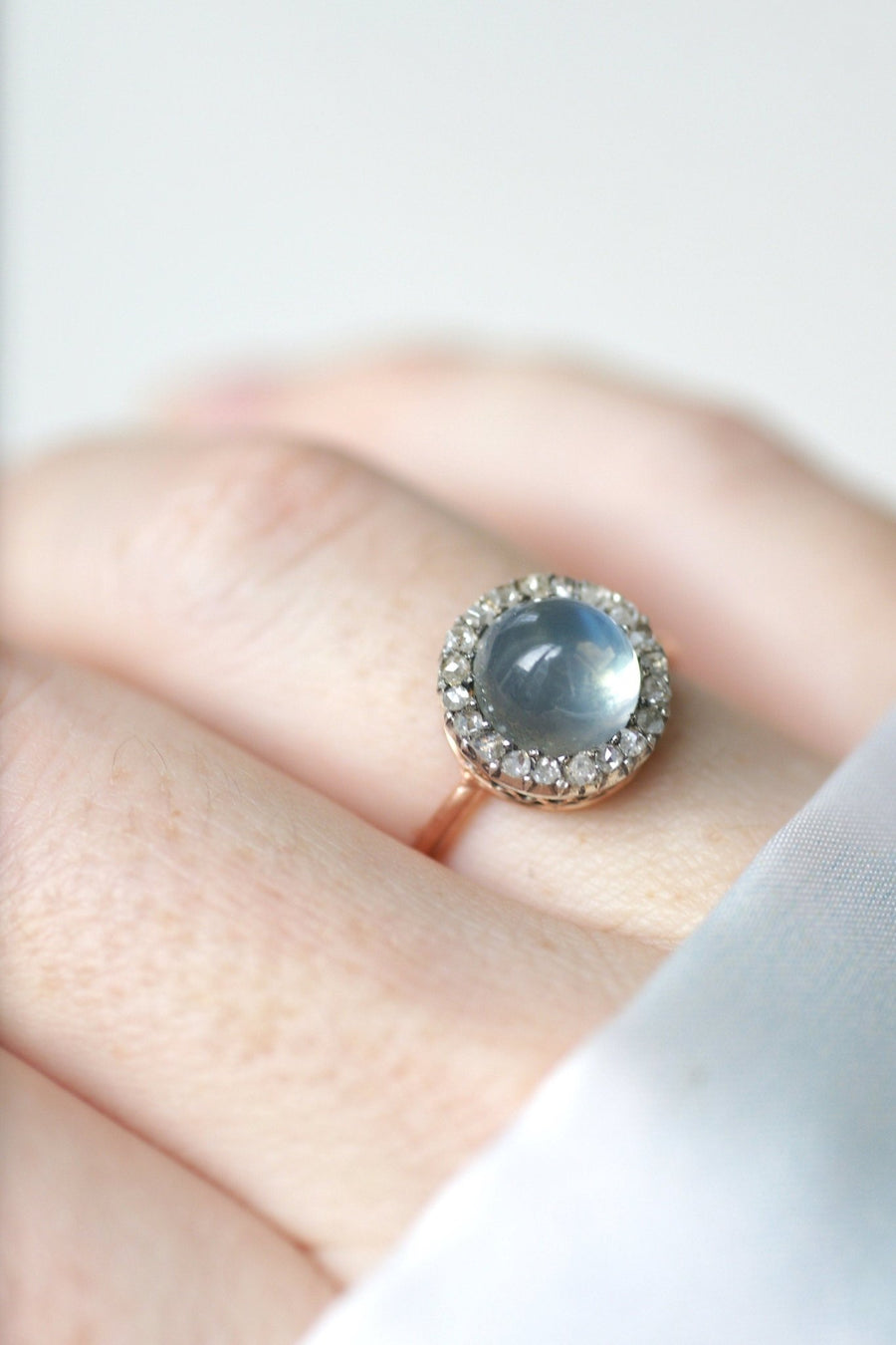 Bague pierre de lune entourage diamants - Galerie Pénélope