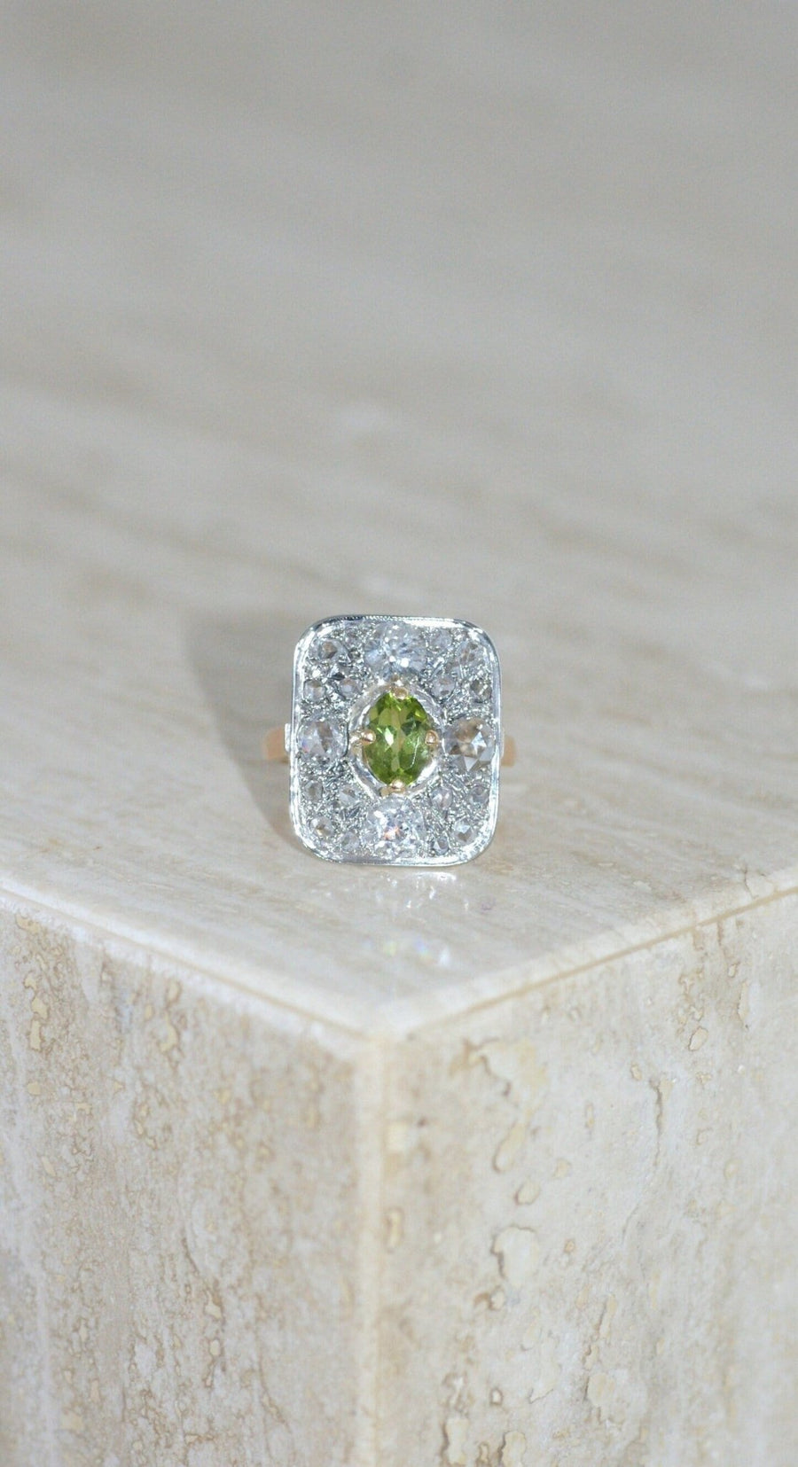 Bague rectangle, péridot et diamants - Galerie Pénélope