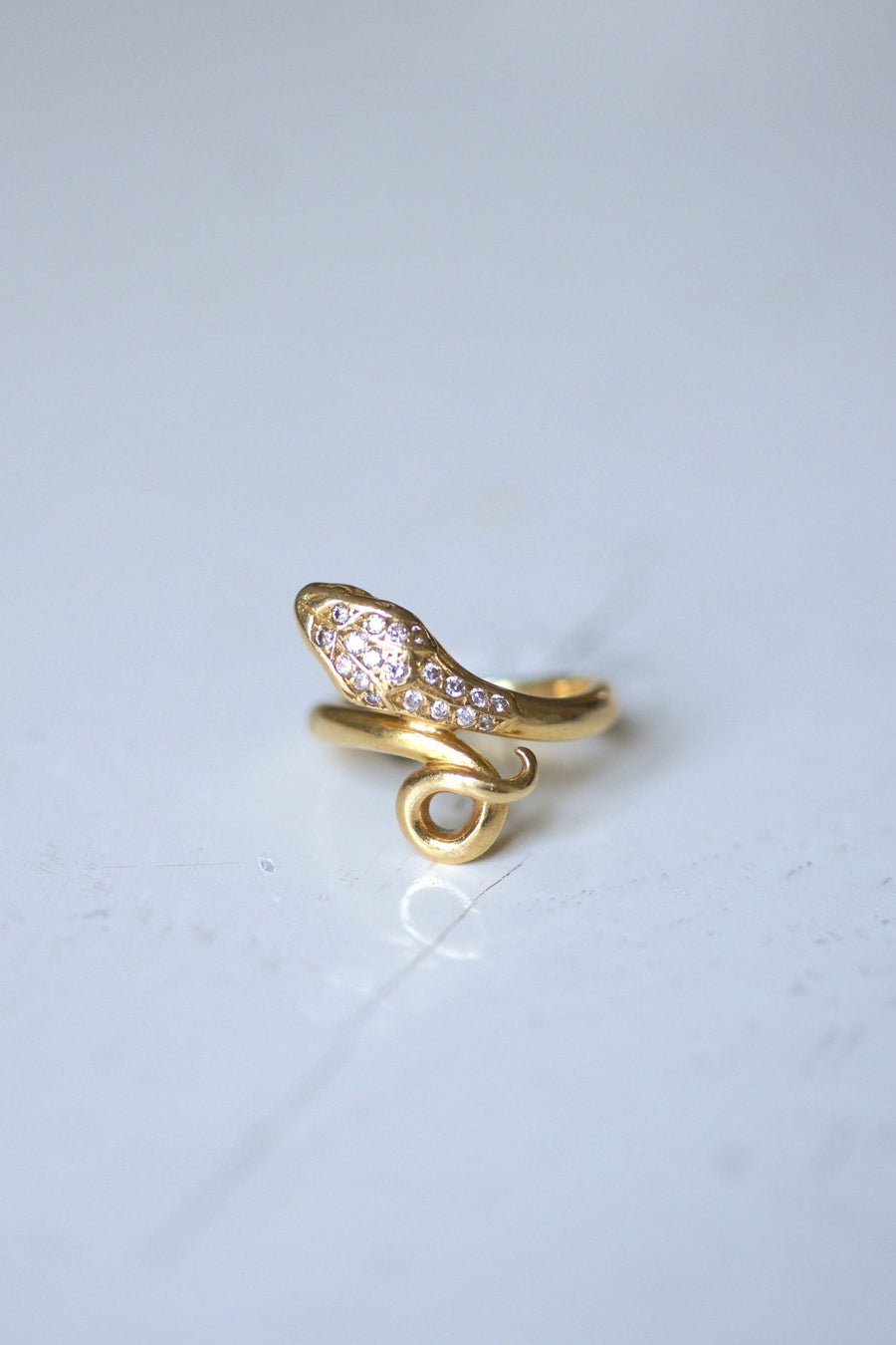 Bague serpent enroulé vintage en or jaune et diamants - Galerie Pénélope