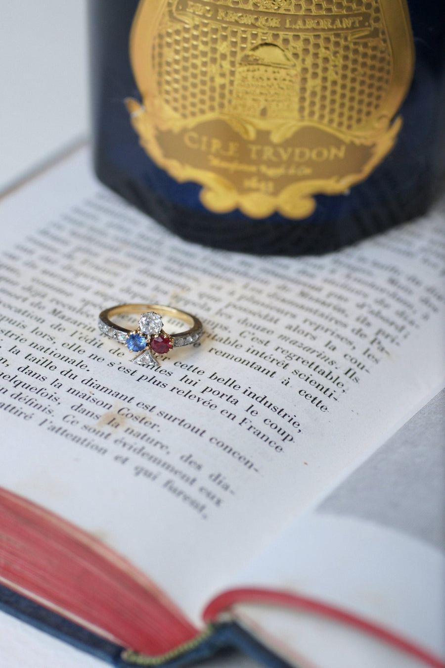 Bague trèfle, saphir, diamant, et rubis - Galerie Pénélope