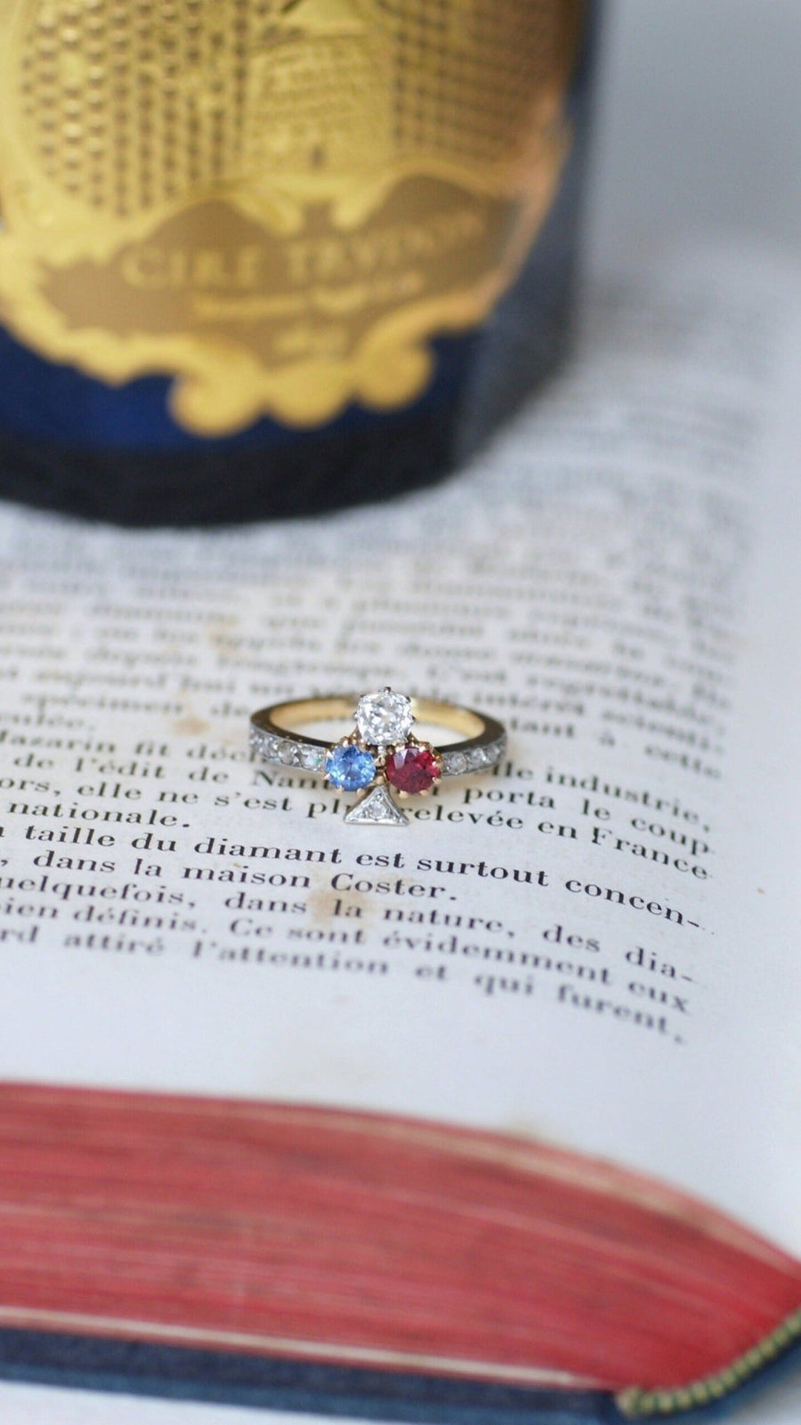 Bague trèfle, saphir, diamant, et rubis - Galerie Pénélope