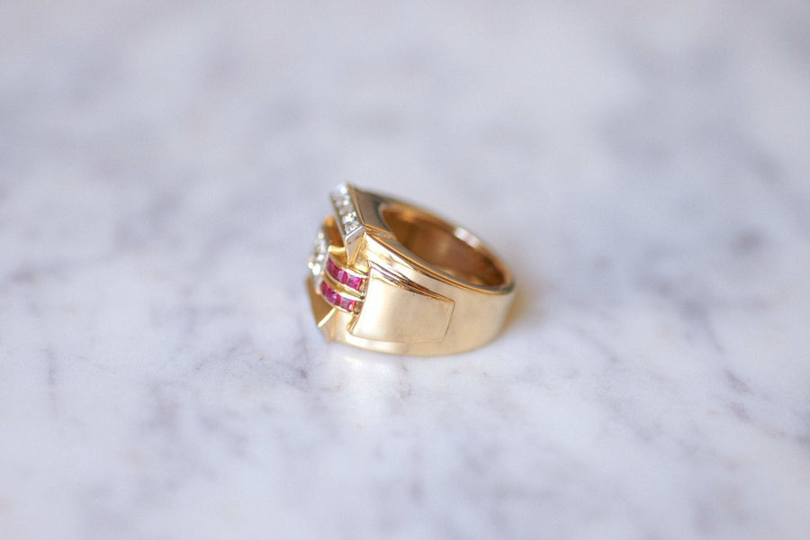 Bague vintage Tank Art Déco or rose et platine ornée de diamants et rubis - Galerie Pénélope