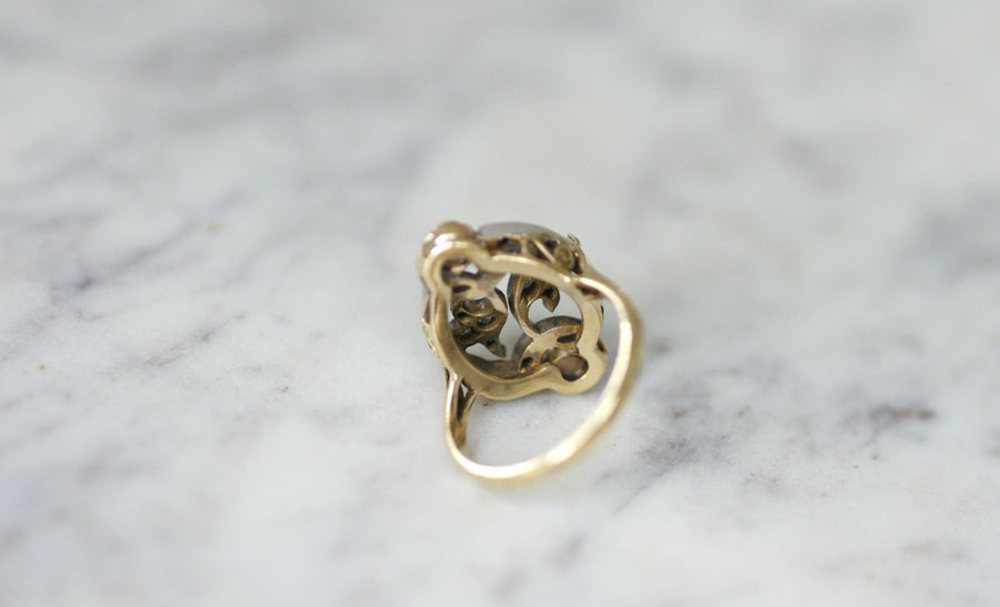 Bague volutes diamants et opales - Galerie Pénélope