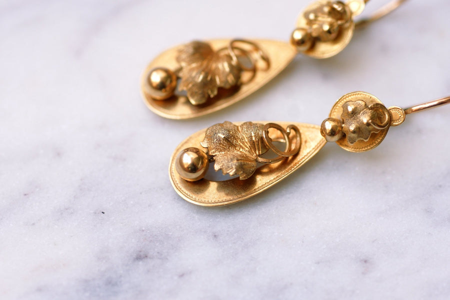 Boucles d'oreilles anciennes dormeuses "feuille de vigne" en or - Galerie Pénélope
