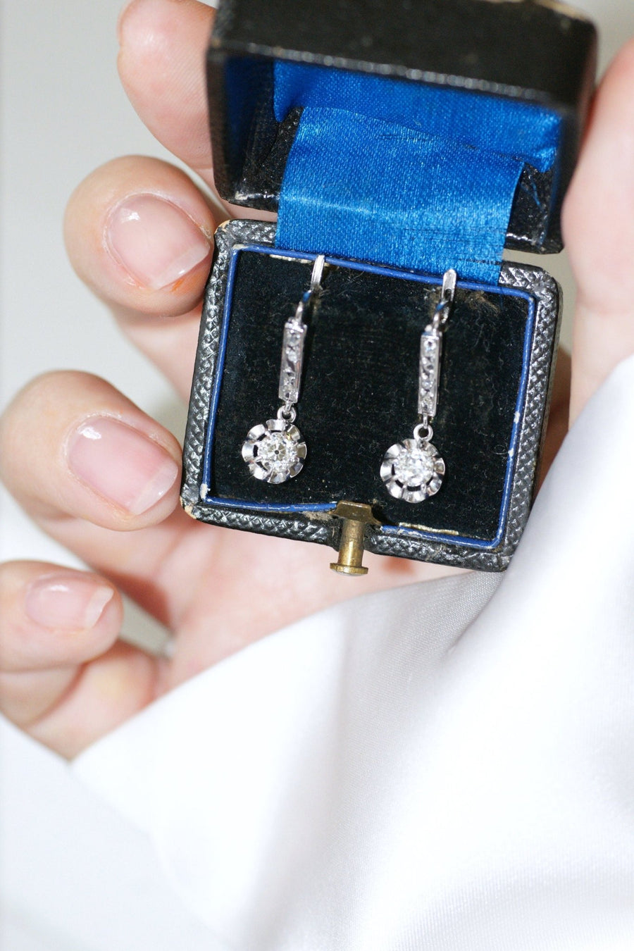 Boucles d'oreilles Art Deco or blanc et diamants - Galerie Pénélope