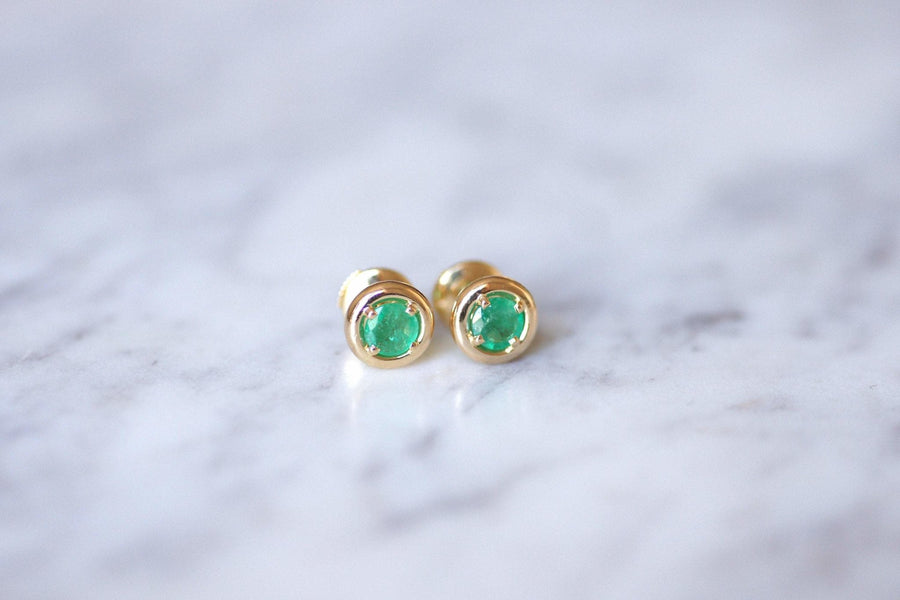 Boucles d'oreilles, clous, en or et émeraudes - Galerie Pénélope