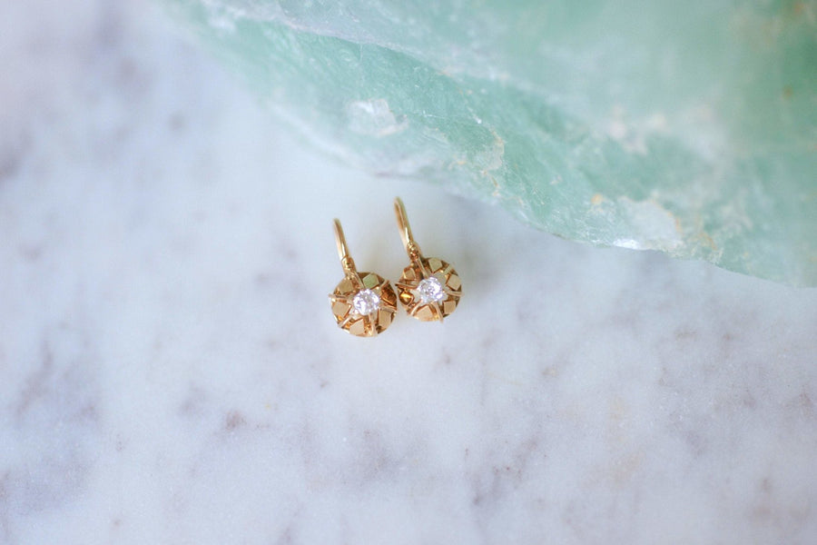 Boucles d'oreilles dormeuses anciennes en or rose et diamants - Galerie Pénélope