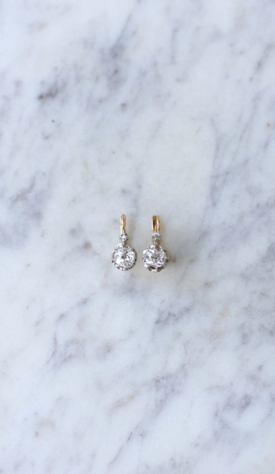 Boucles d'oreilles dormeuses diamants coussin 1.20 Cts - Galerie Pénélope