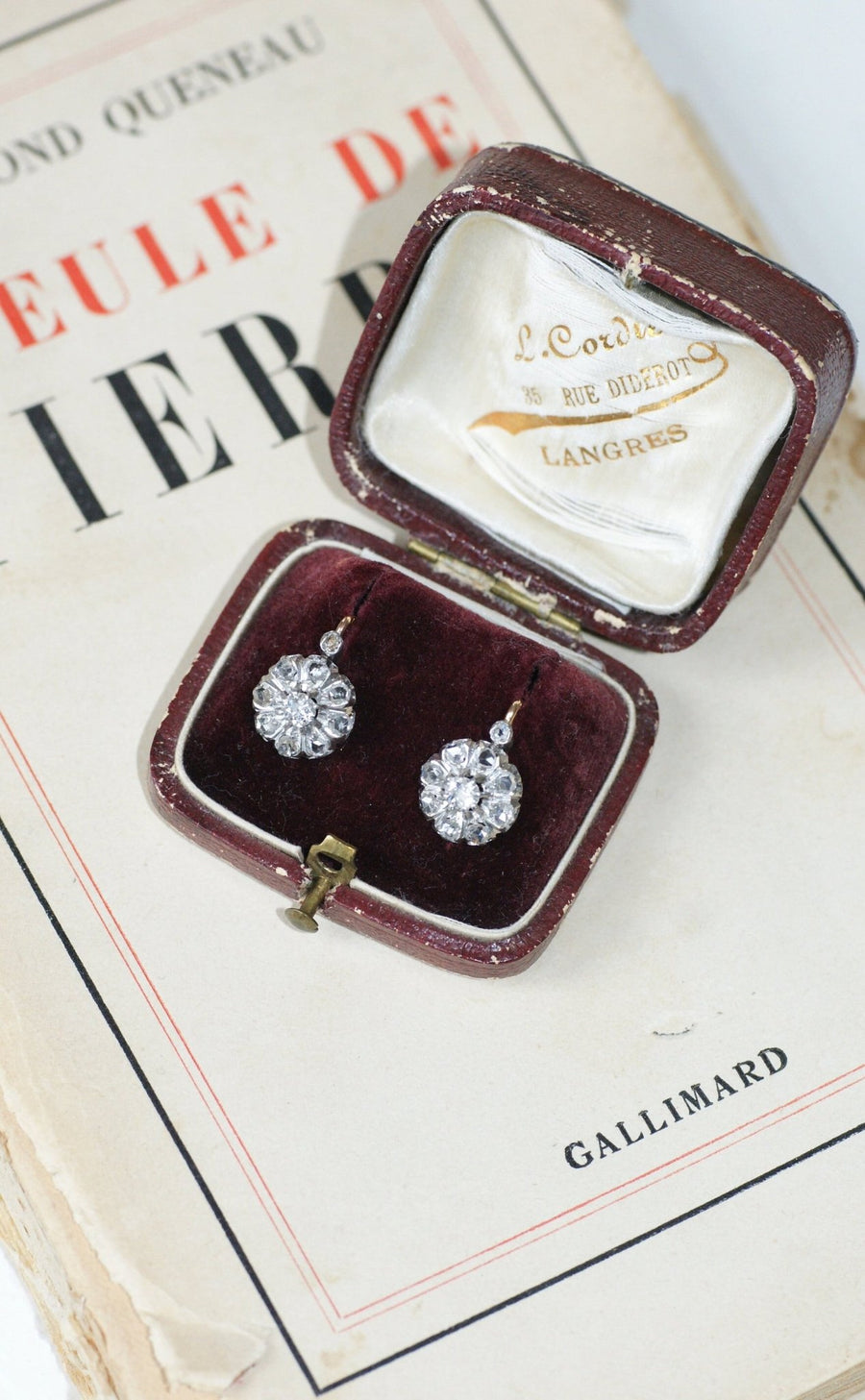 Boucles d'oreilles Dormeuses marguerite diamants - Galerie Pénélope