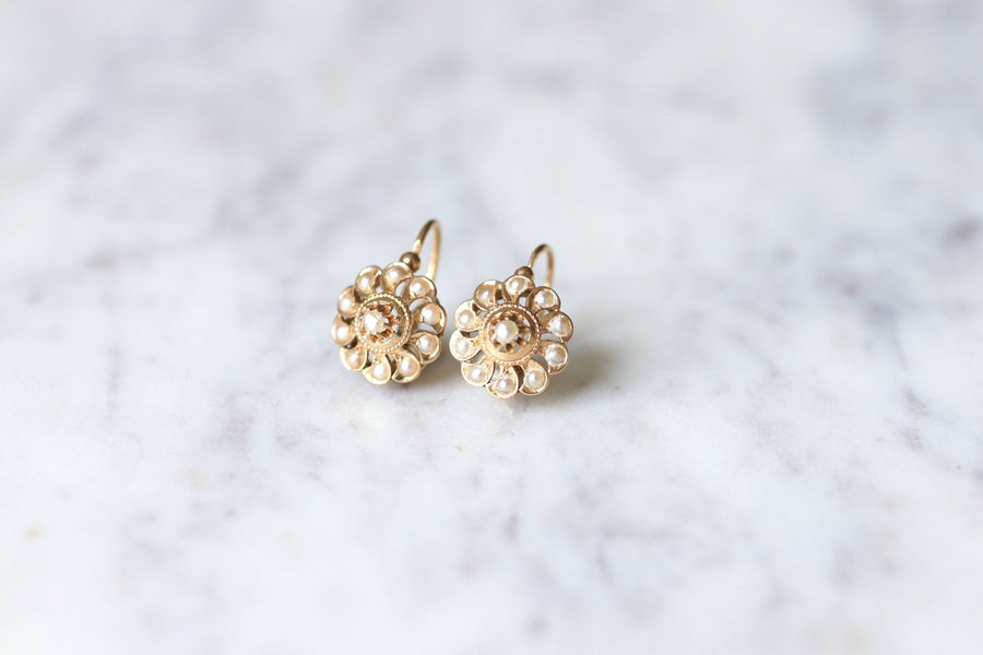 Boucles d'oreilles fleurs dormeuses anciennes en or rose et perles - Galerie Pénélope