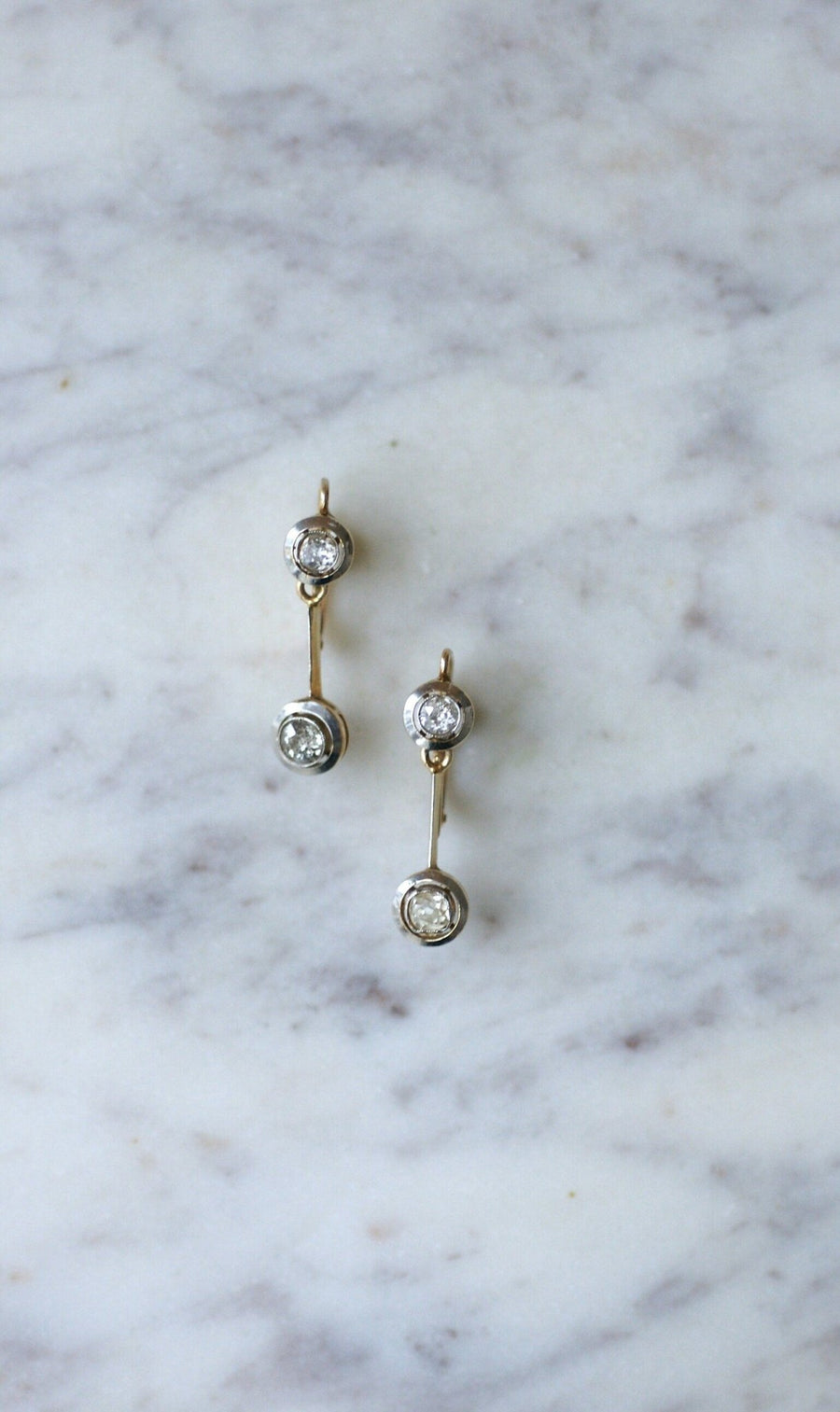 Boucles d'oreilles pendantes Art Deco diamants - Galerie Pénélope
