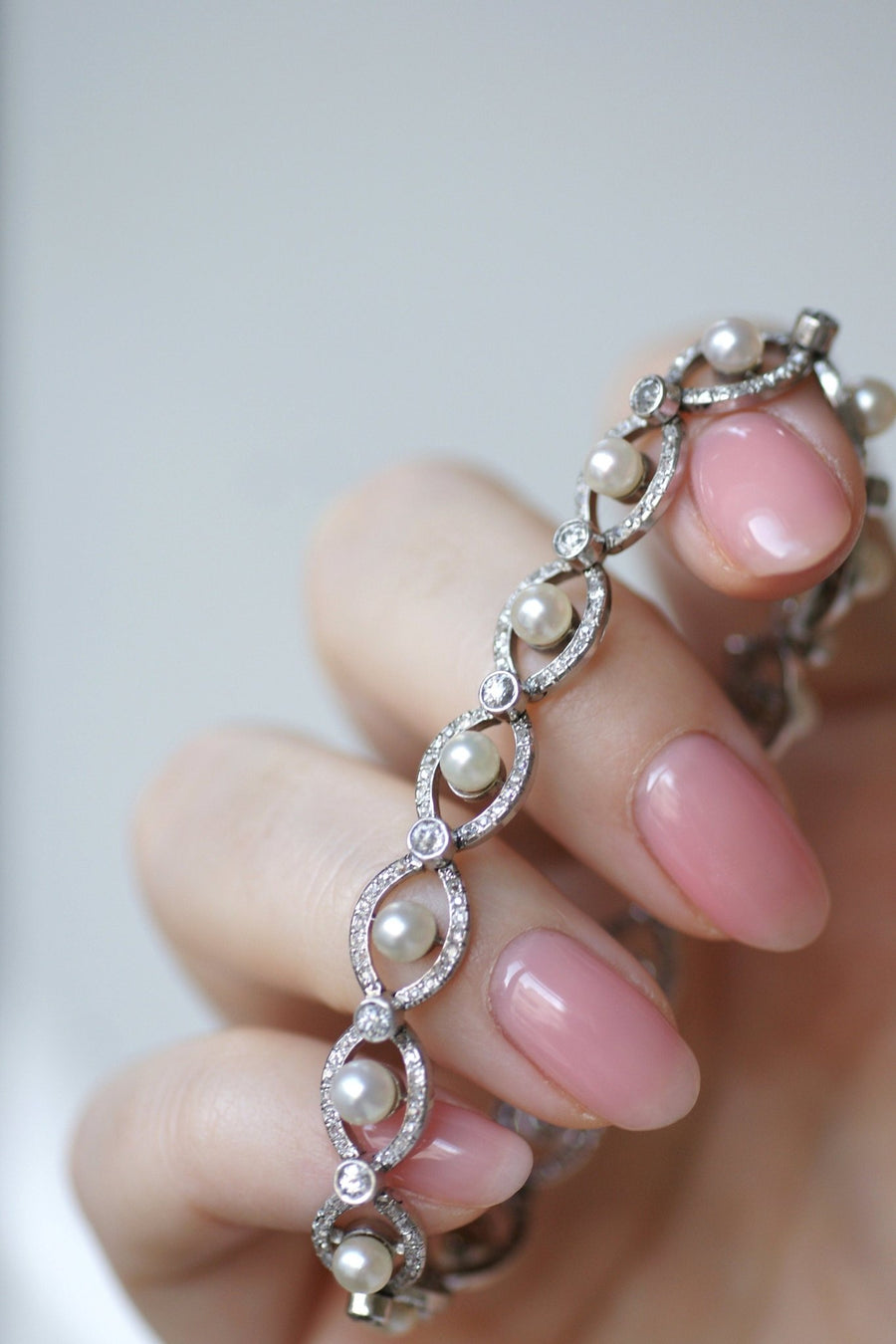 Bracelet Art Deco platine, diamants, et perles - Galerie Pénélope