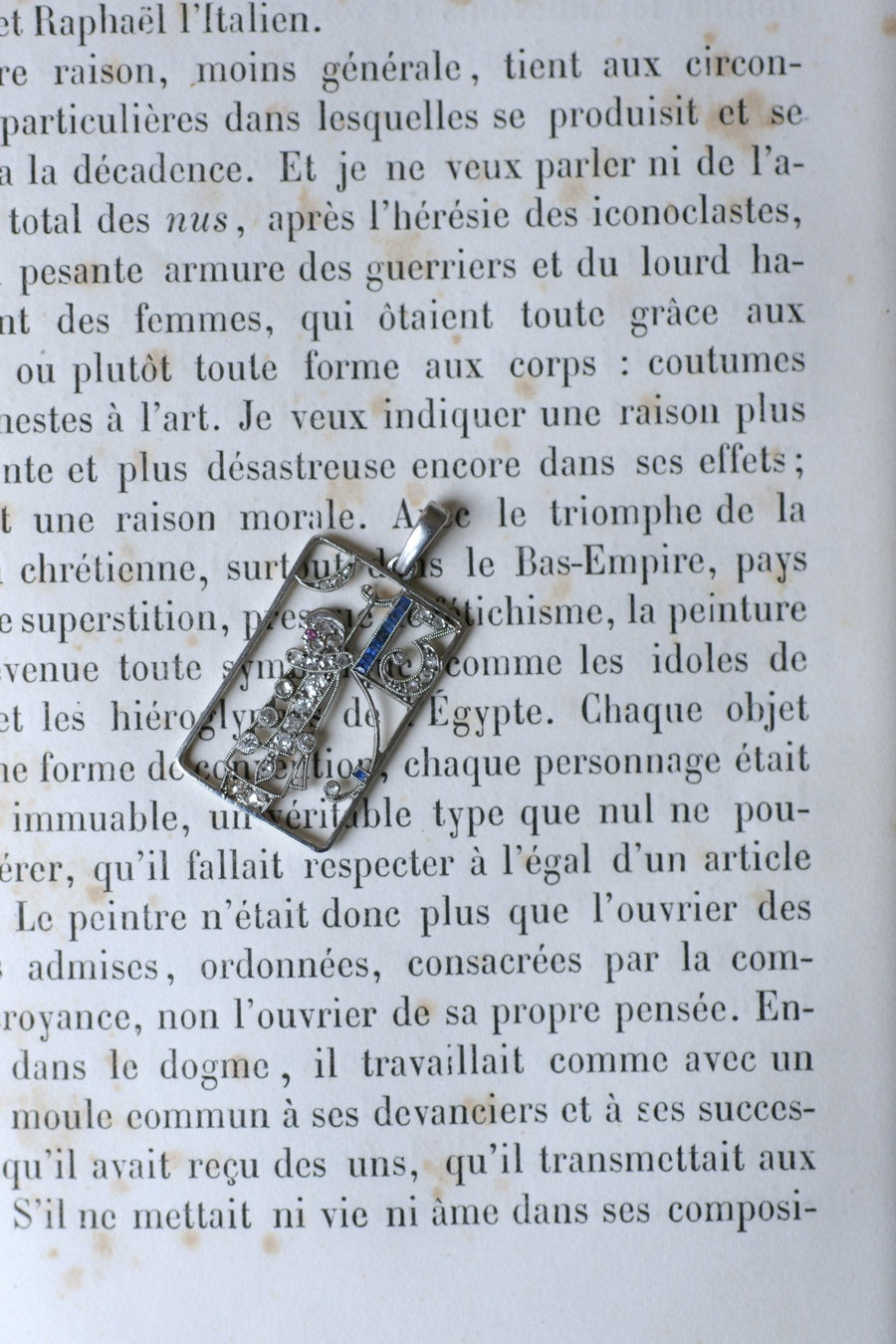 Breloque Pierrot Art Déco saphirs et diamants - Galerie Pénélope