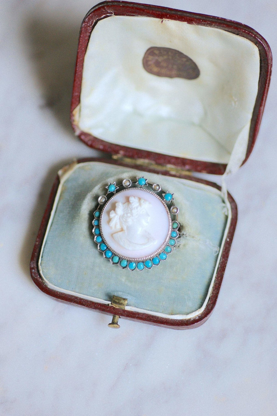 Broche ancienne Autrichienne camée coquille rose, turquoises, et perles sur argent - Galerie Pénélope