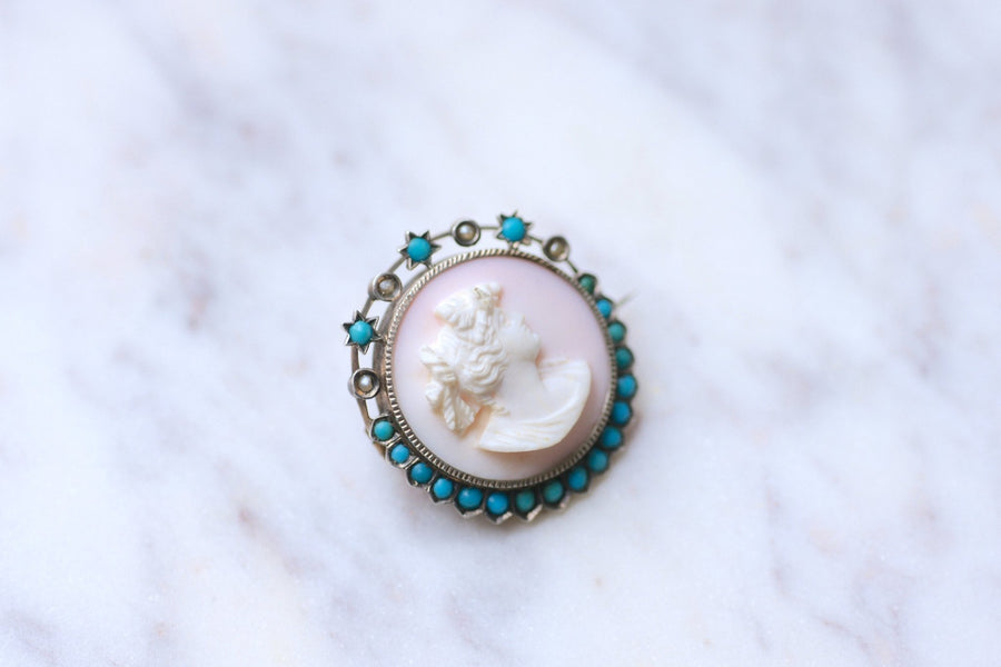 Broche ancienne Autrichienne camée coquille rose, turquoises, et perles sur argent - Galerie Pénélope