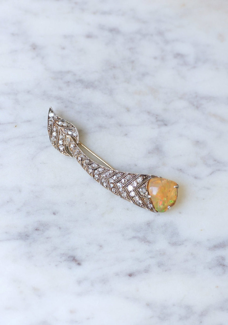 Broche ancienne plume opale de feu et diamants - Galerie Pénélope