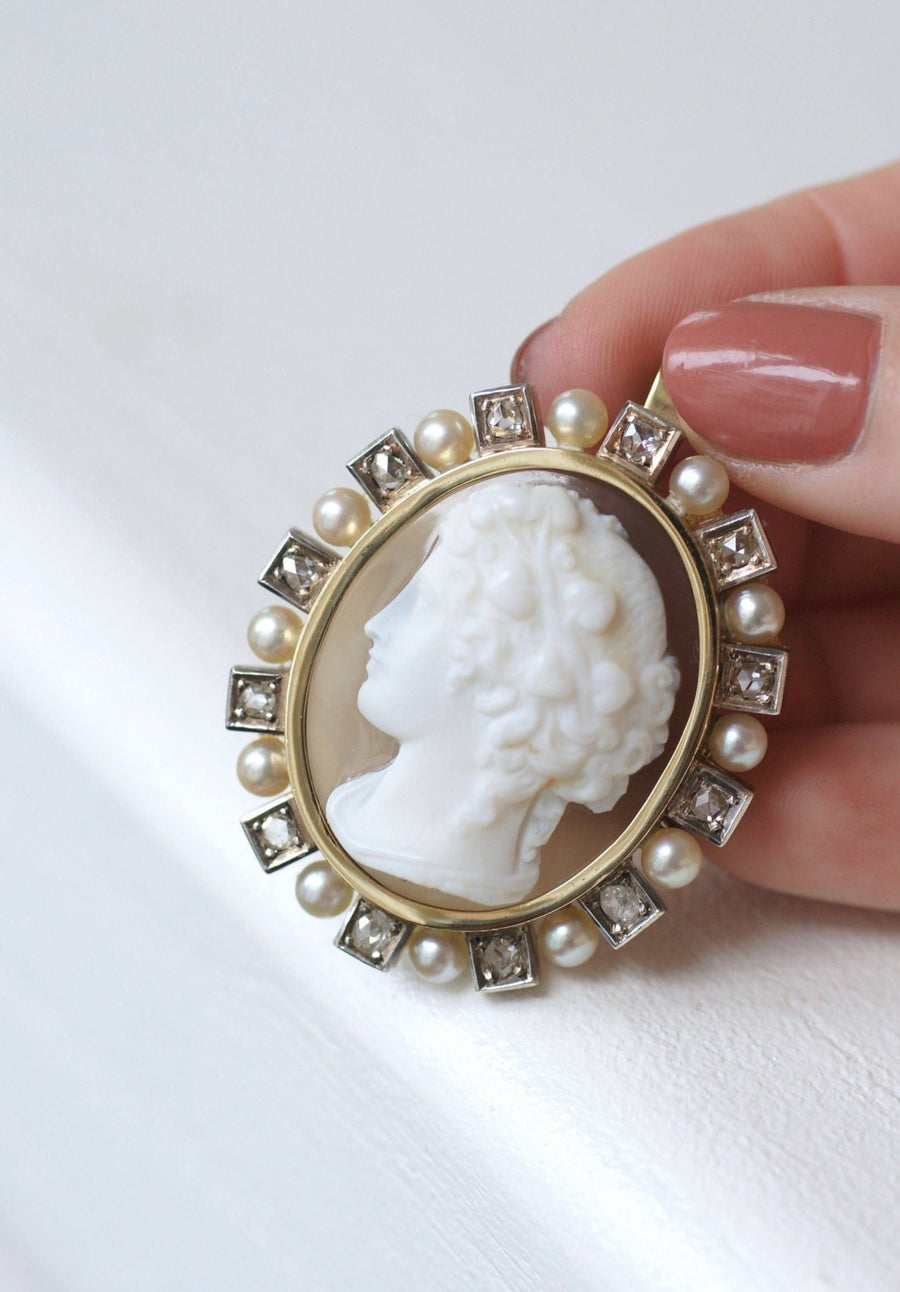 Broche pendentif camée agate, perles et diamants - Galerie Pénélope