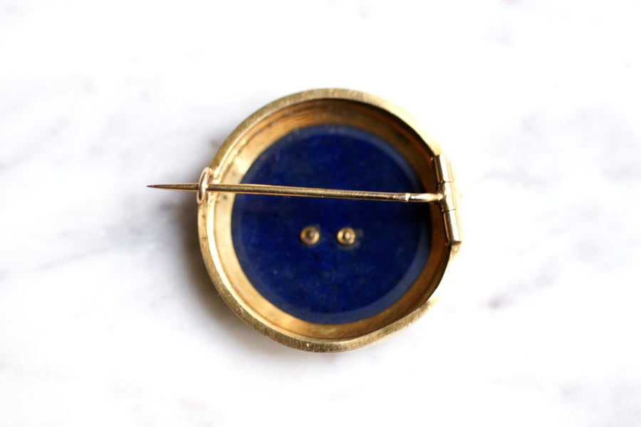 Broche ronde ancienne Initiales SL en or et plaque de Lapis Lazuli - Galerie Pénélope