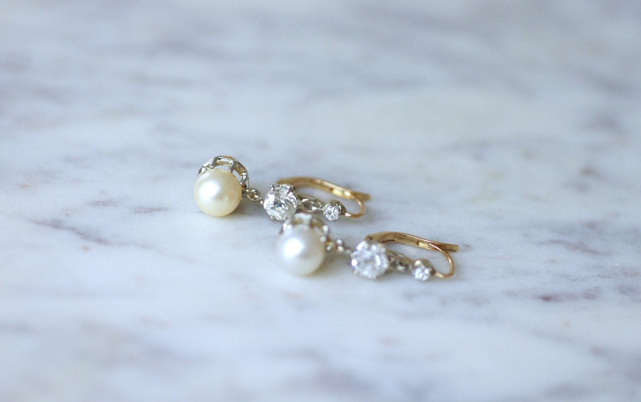 Boucles d'oreilles fleurs dormeuses anciennes en or rose et perle– Galerie Pénélope Boucles d'oreilles fleurs dormeuses anciennes en or rose et perle– Galerie Pénélope
