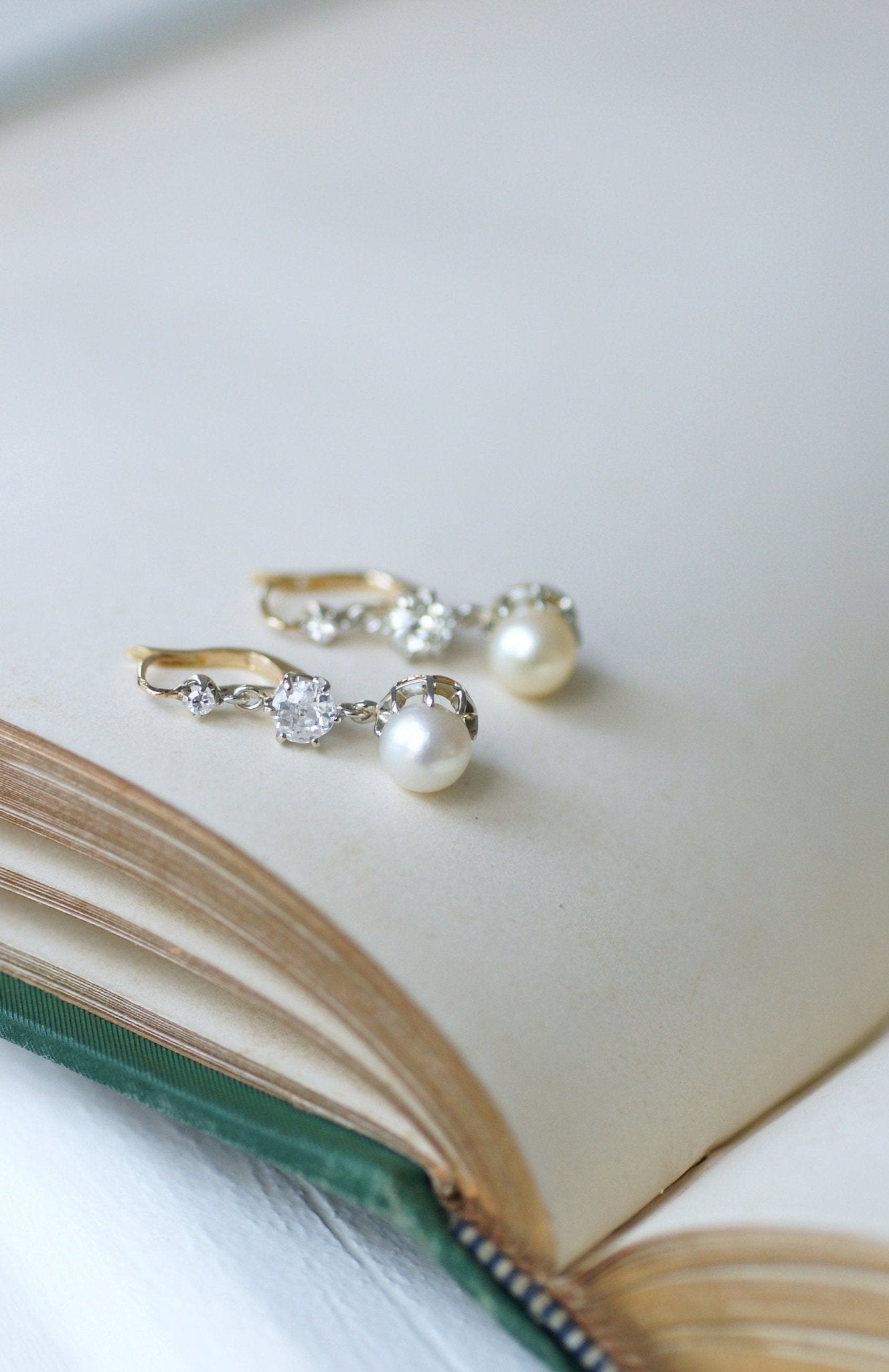 Boucles D'oreilles Dormeuses Doré Antique Style Art Déco - Rectangles Brillants Avec CZ Blanc - Rétro Chic