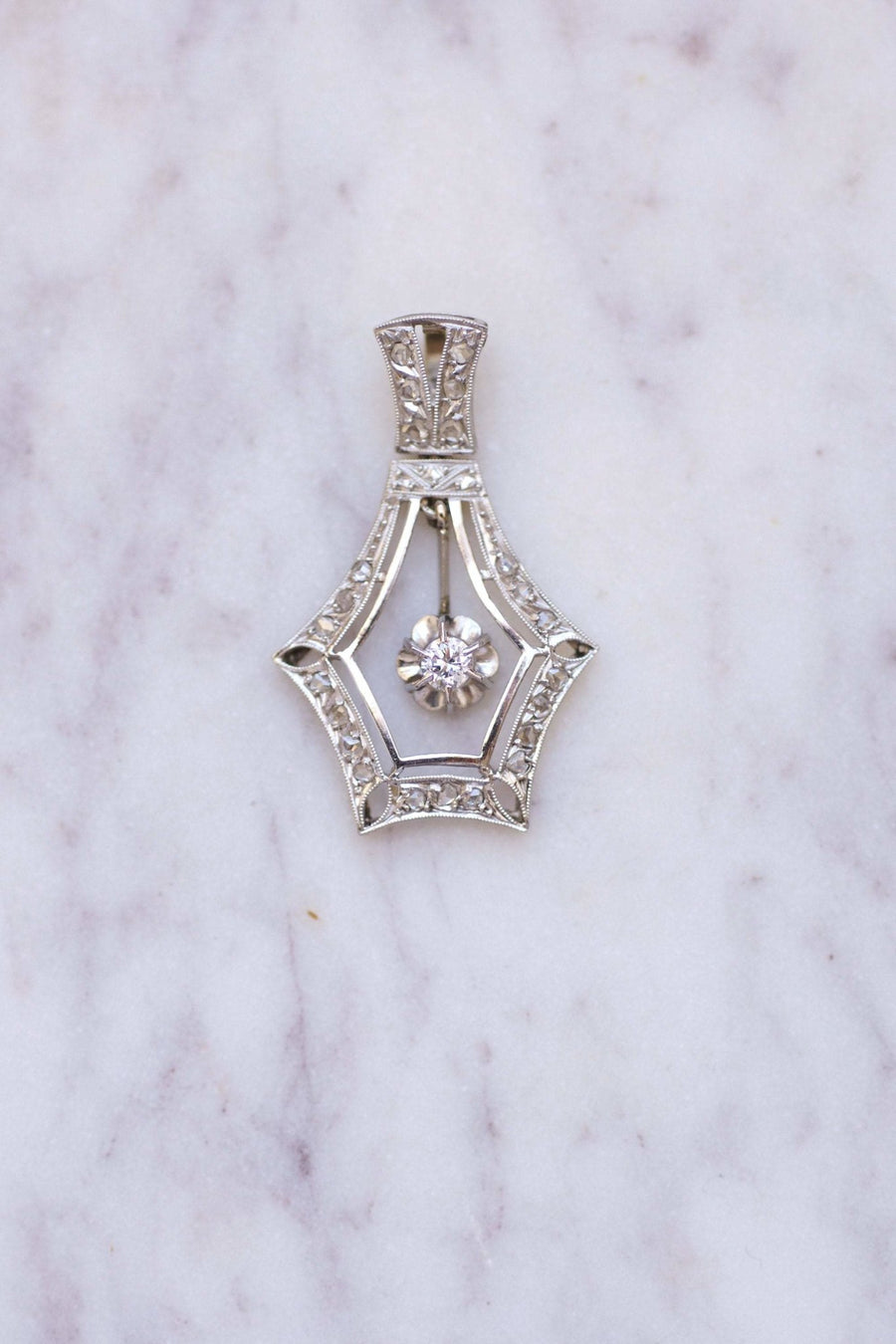 Grand pendentif Art Déco or, platine, et diamants - Galerie Pénélope
