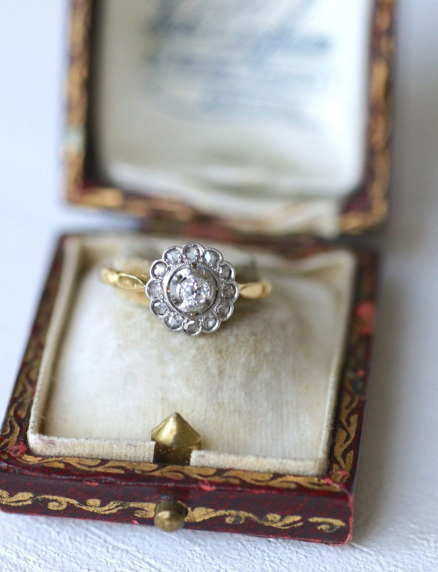 Bague marguerite en or, platine, et diamant, début du XXe Siècle