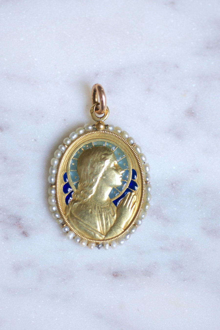 Médaille ancienne en or, Vierge Marie, émail, et perles - Galerie Pénélope