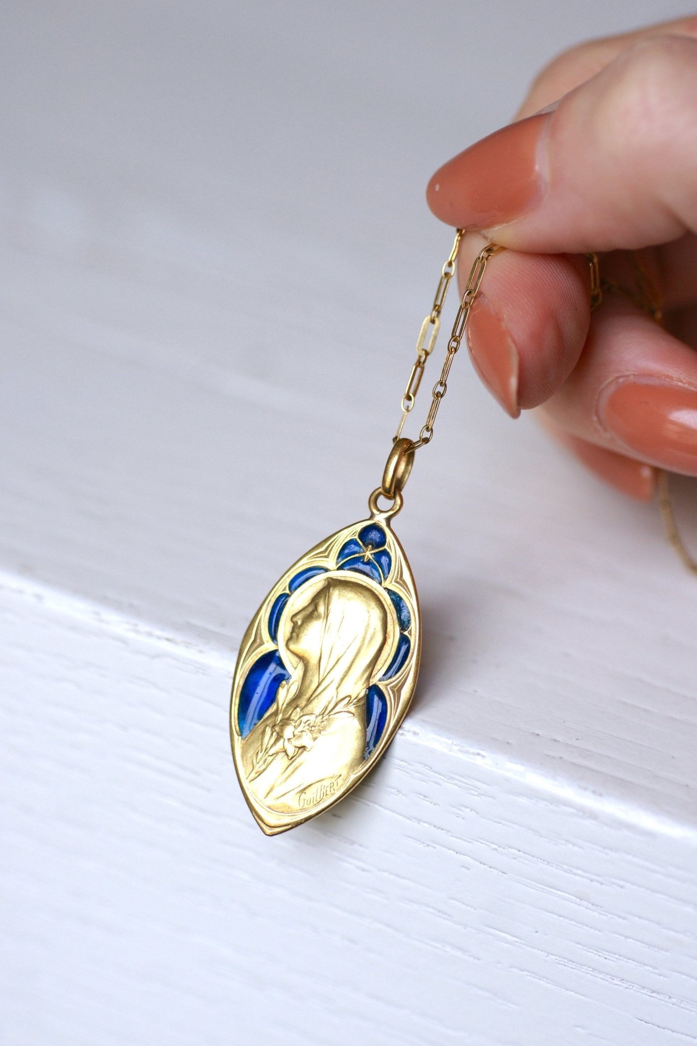 Pendentif Or 18K Vierge Marie Guilbert En émail Plique-à-jour - Bijou Vintage Occasion