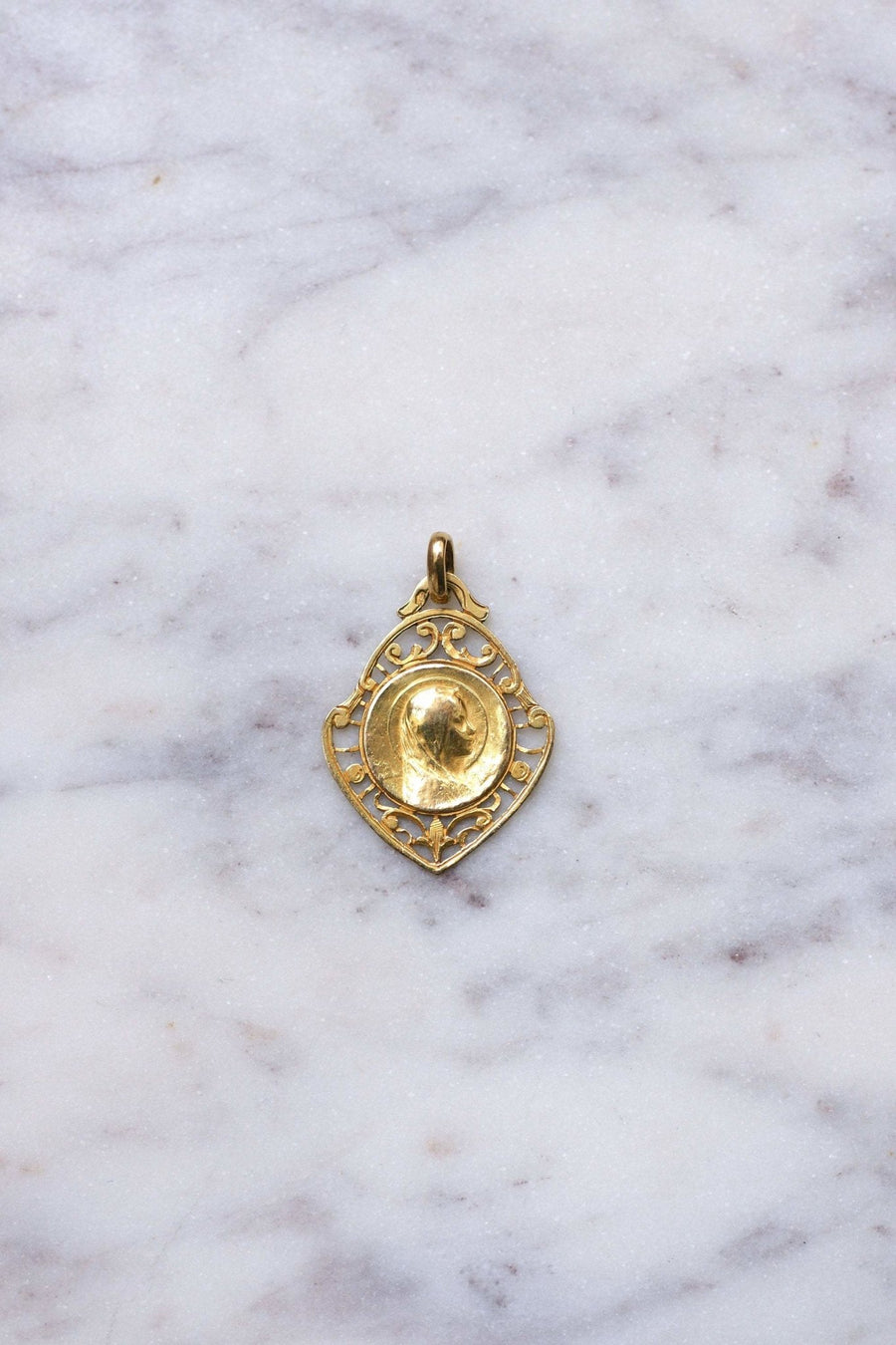 Médaille ancienne Vierge Marie en or, Art Nouveau - Galerie Pénélope