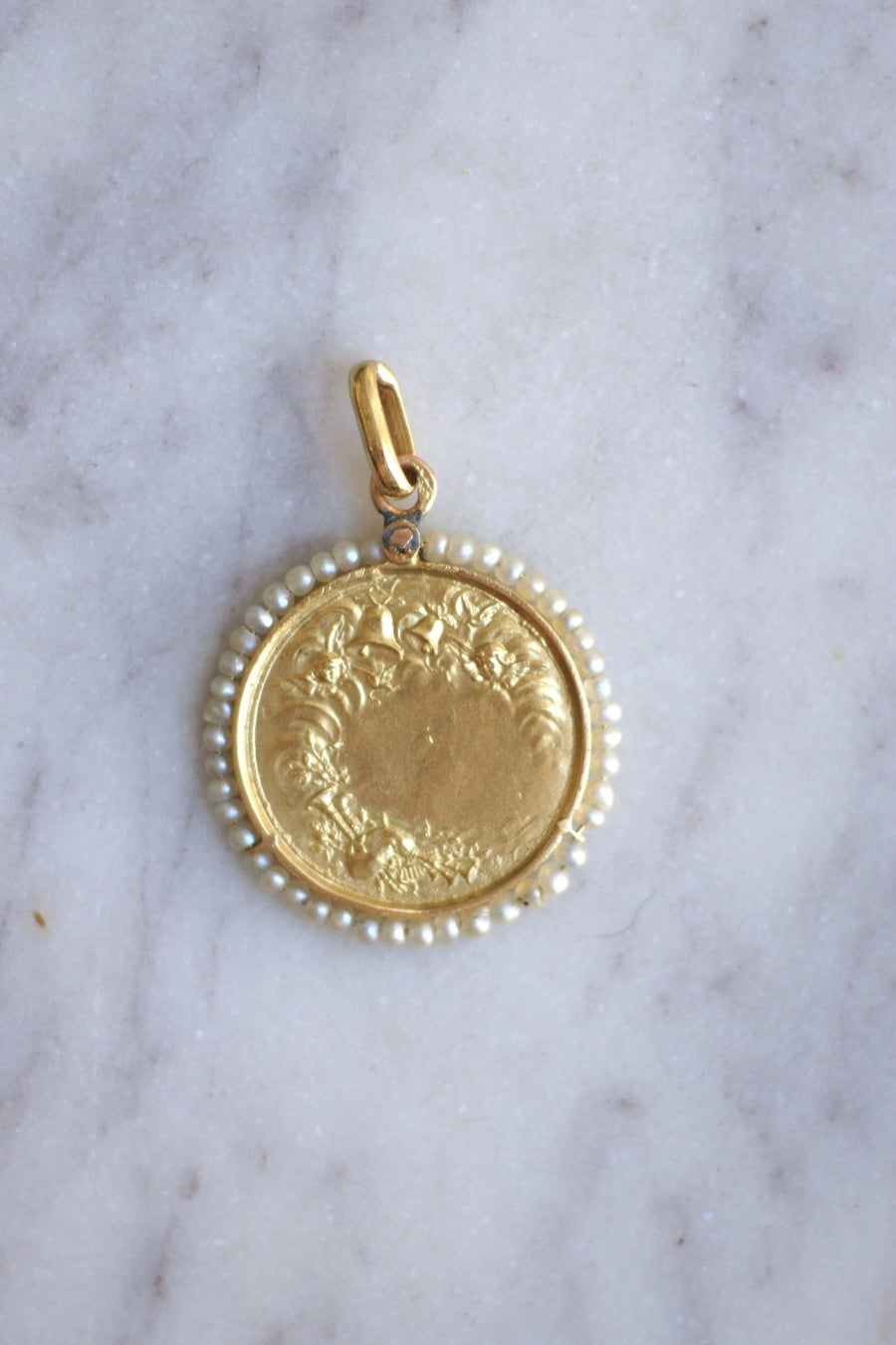 Médaille Ange Penseur or et perles fines - Galerie Pénélope