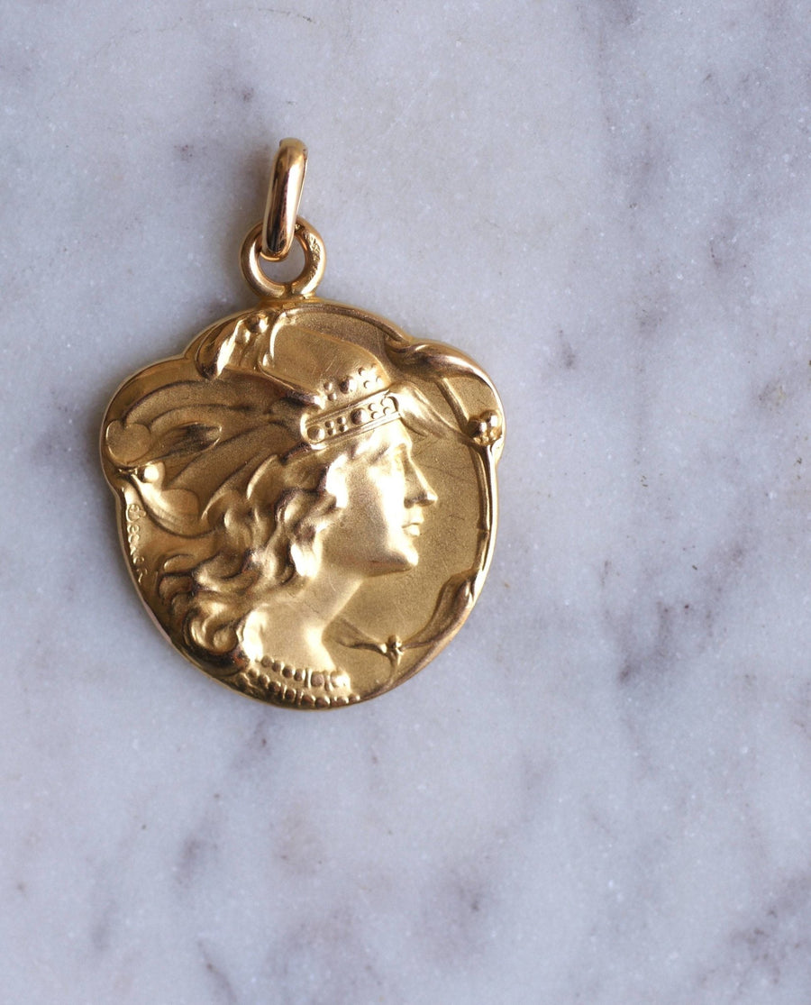 Médaille Art Nouveau Becker sur or - Galerie Pénélope