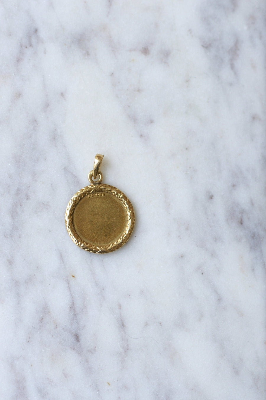 Médaille d'amour ancienne A.AUGIS en or jaune, 1910 - Galerie Pénélope