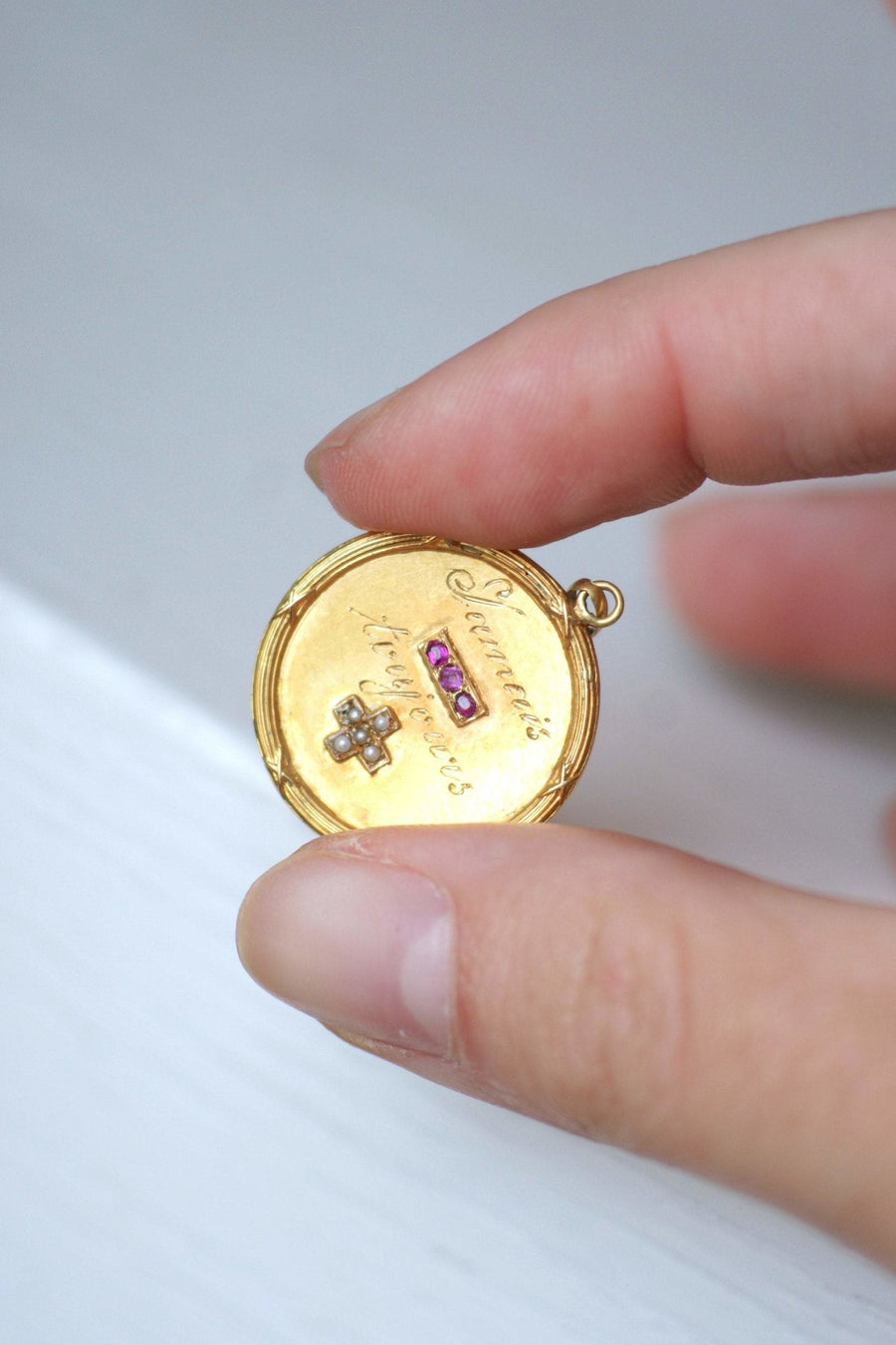 Médaille d'amour ancienne or et rubis - Galerie Pénélope