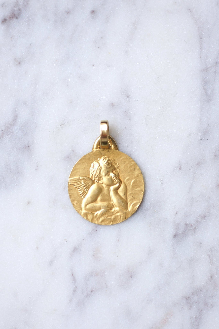 Médaille de baptême vintage Ange Penseur en or jaune 18Kt - Galerie Pénélope