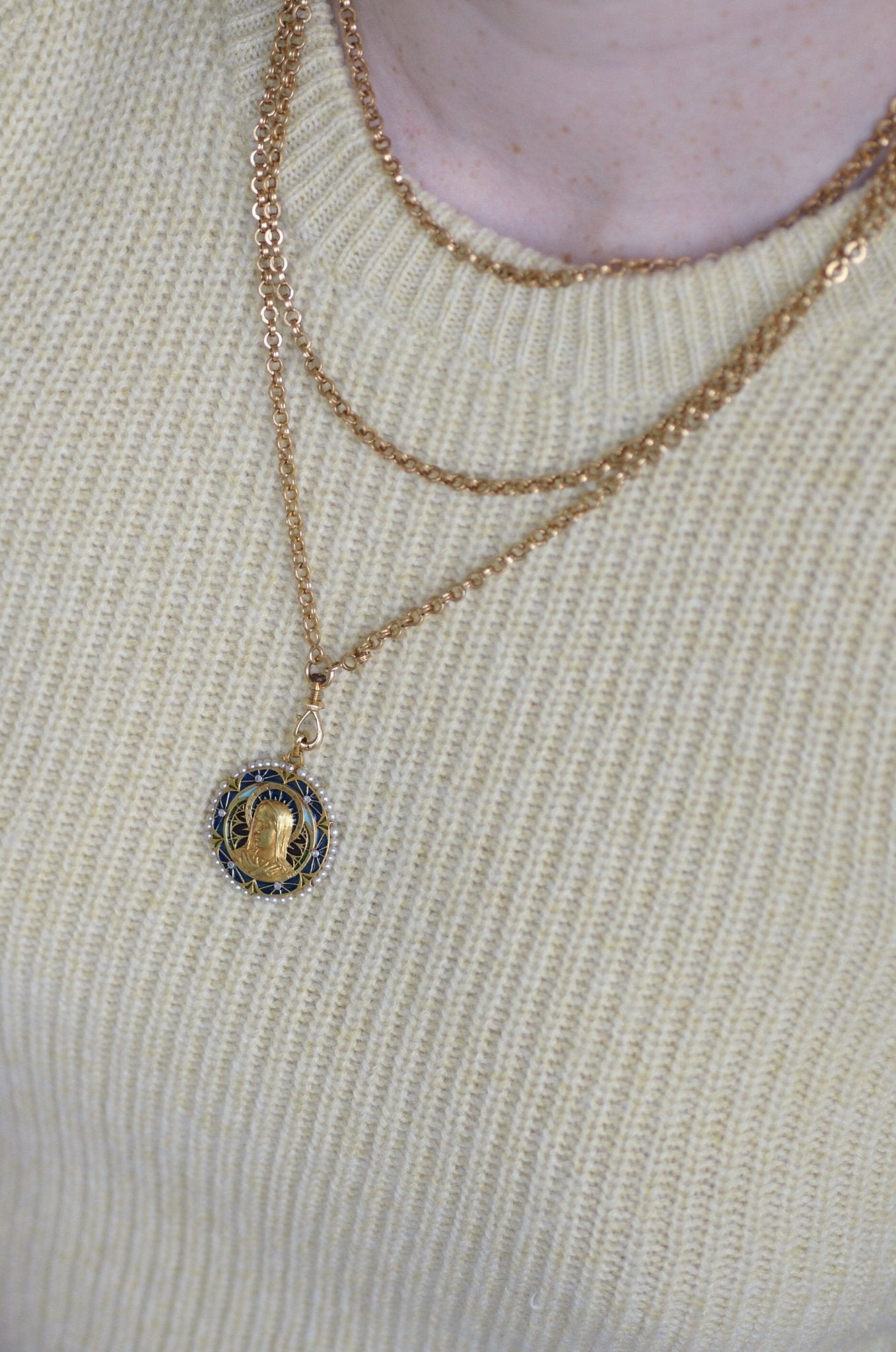 Pendentif Or 18K Vierge Marie Guilbert En émail Plique-à-jour - Bijou Vintage Occasion