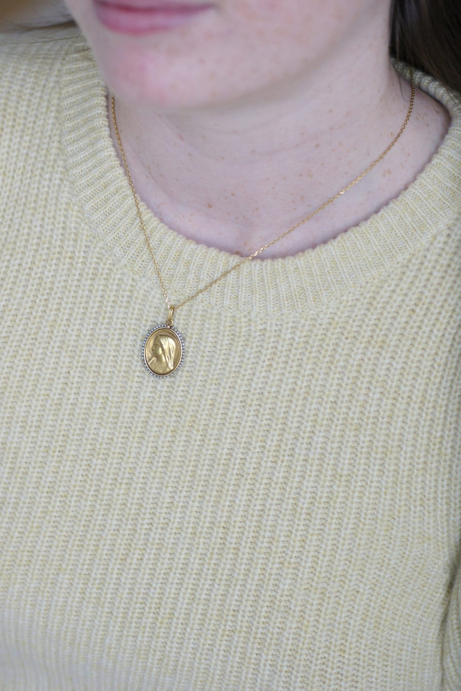Médaille Vierge or et perles fines - Galerie Pénélope