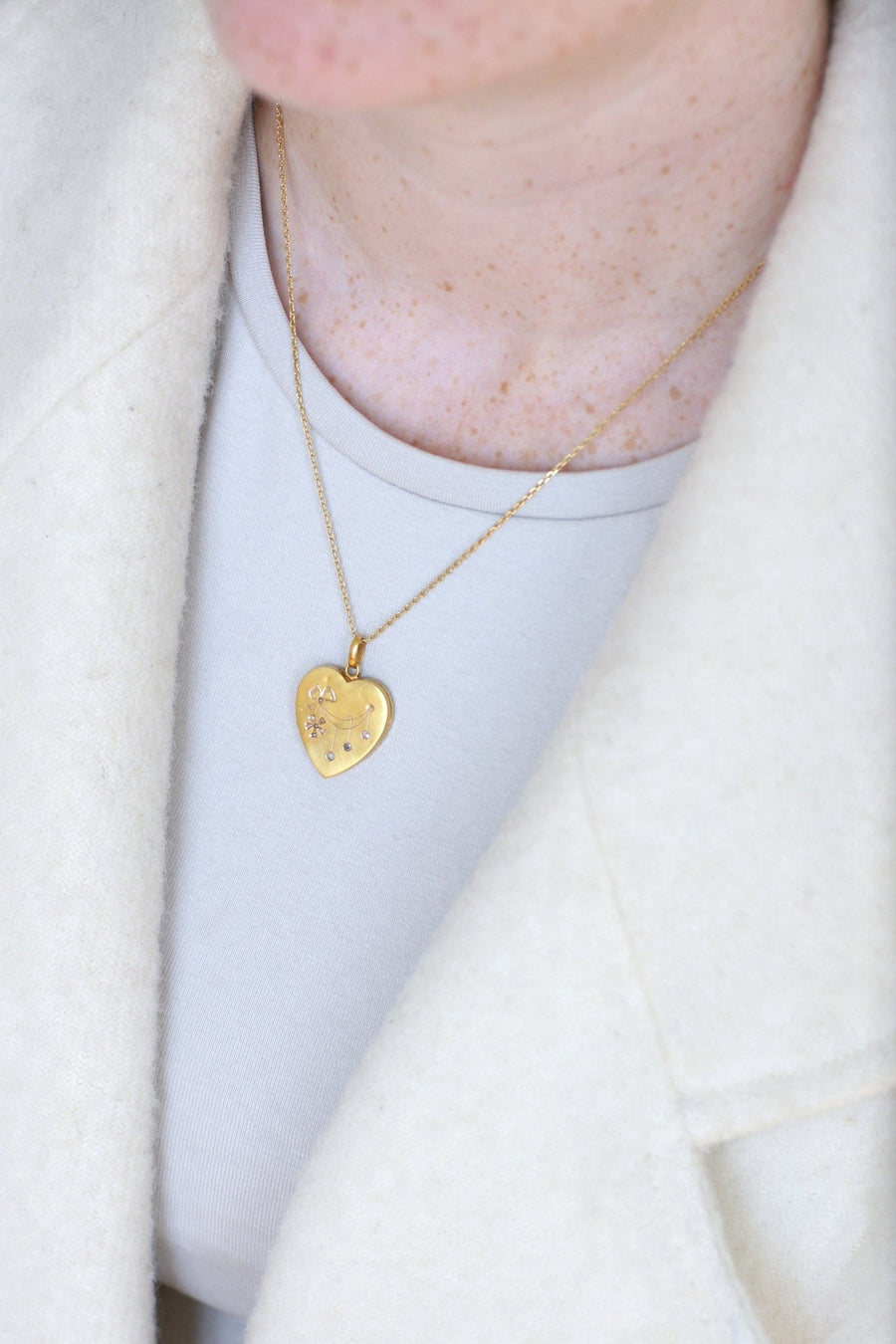 Médaillon cœur ouvrant en or, diamants, et perles - Galerie Pénélope