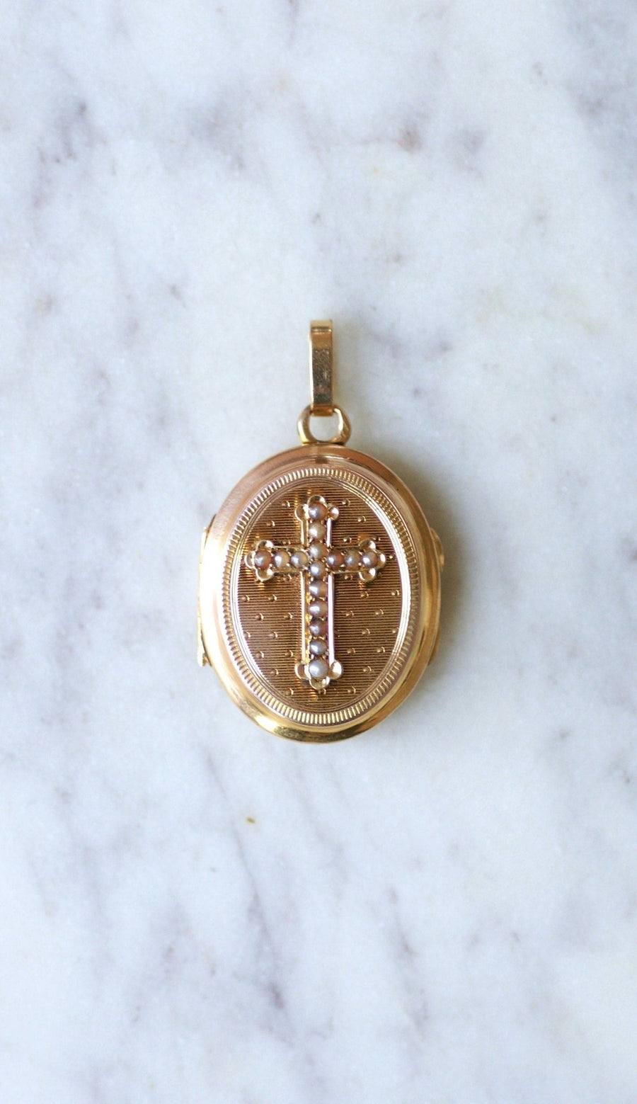 Médaillon ouvrant croix perles sur or - Galerie Pénélope