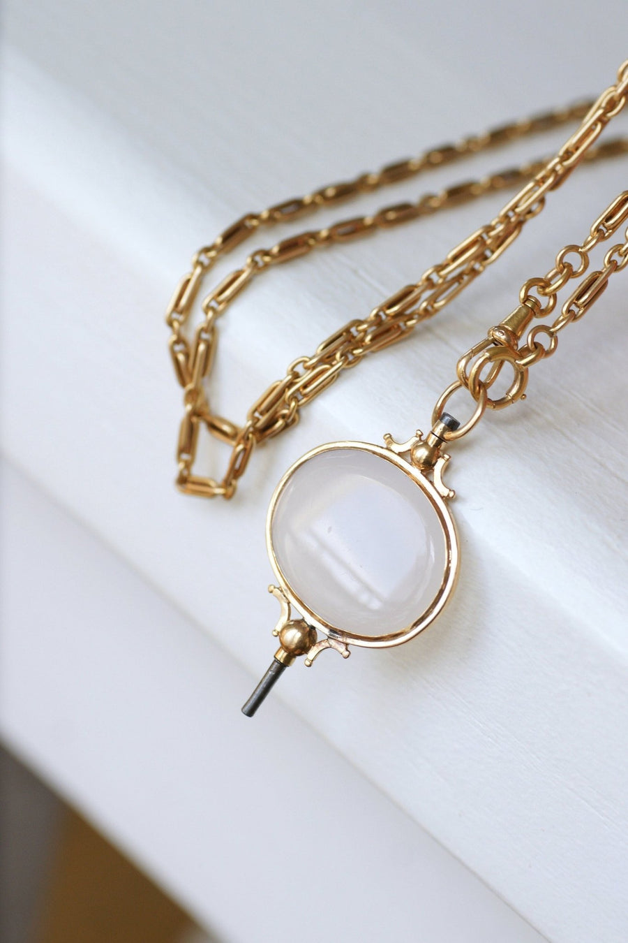 Pendentif en calcédoine (réf 2351) - Bijoux - Propriétés en lithothérapie Pendentif en calcédoine (réf 2351) - Bijoux - Propriétés en lithothérapie