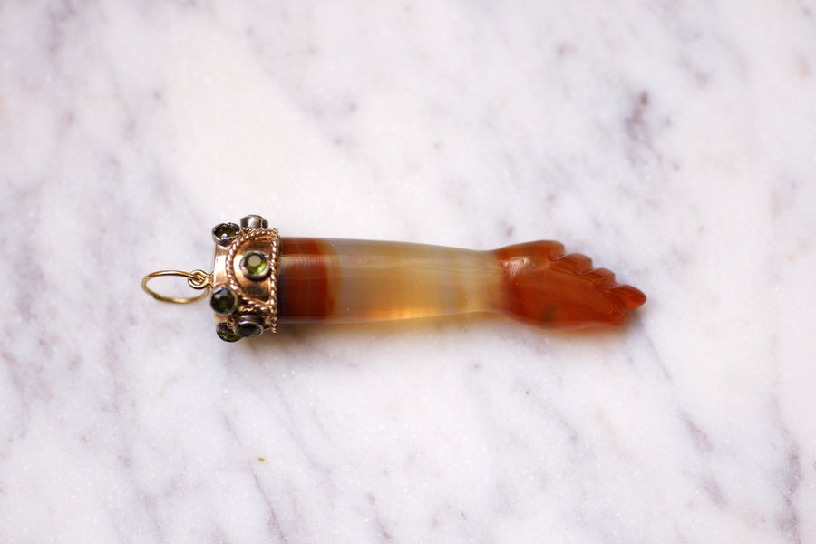 Pendentif main Figa vintage en or, agate sculptée, et péridots - Galerie Pénélope