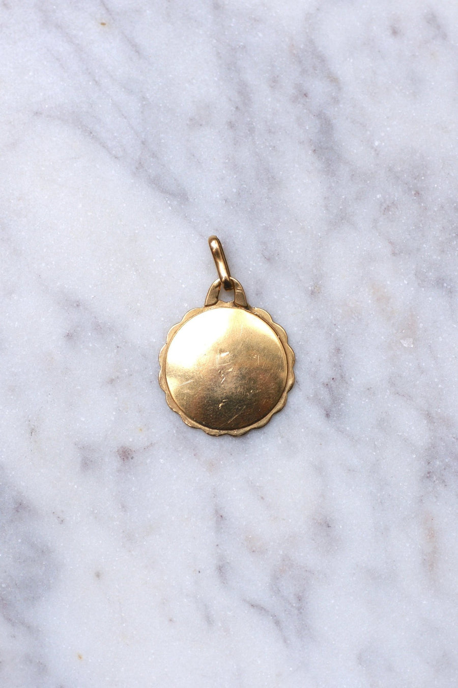 Pendentif médaille d'amour A.AUGIS en or jaune - Galerie Pénélope