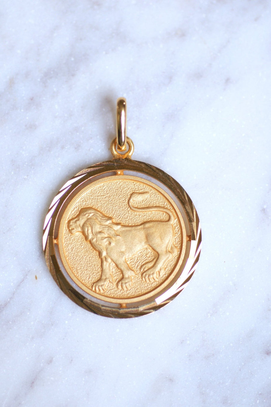 Pendentif médaille vintage astrologique Lion en or 14Kt - Galerie Pénélope