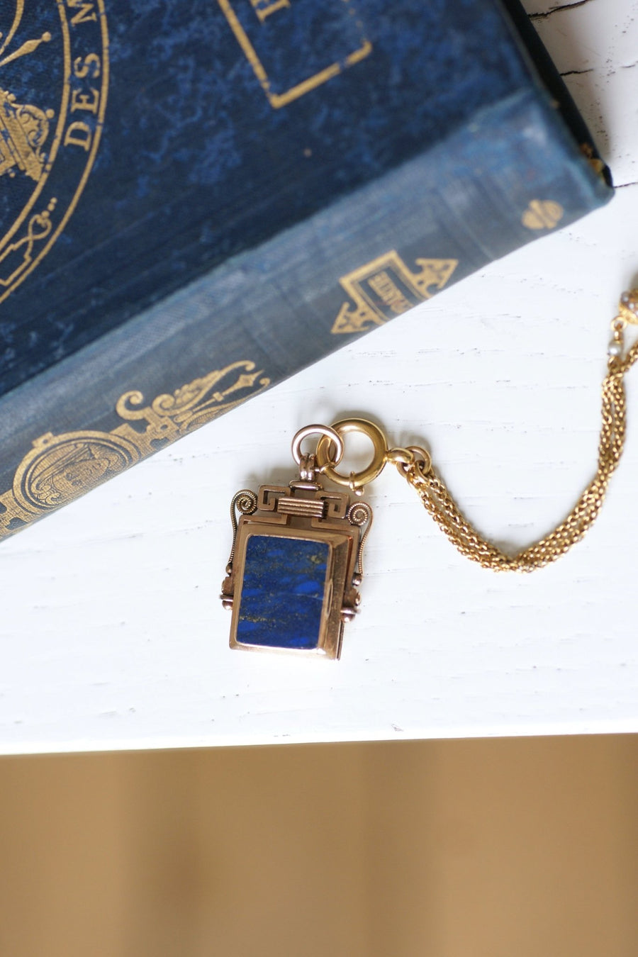Pendentif porte photo médaillon ancien or rose et lapis lazuli - Galerie Pénélope