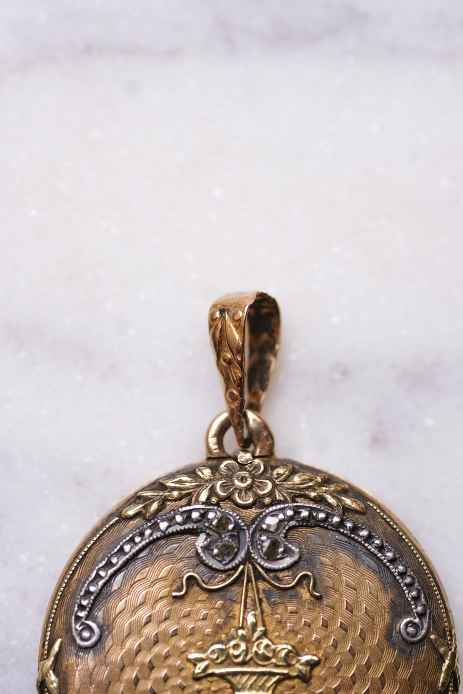 Pendentif porte photo médaillon Belle Epoque en or et diamants - Galerie Pénélope
