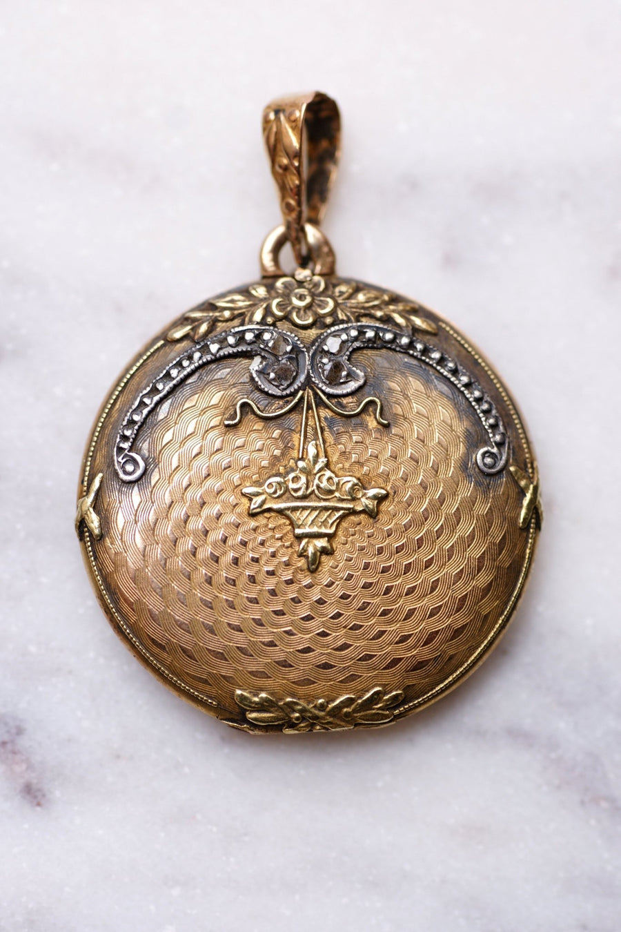 Pendentif porte photo médaillon Belle Epoque en or et diamants - Galerie Pénélope