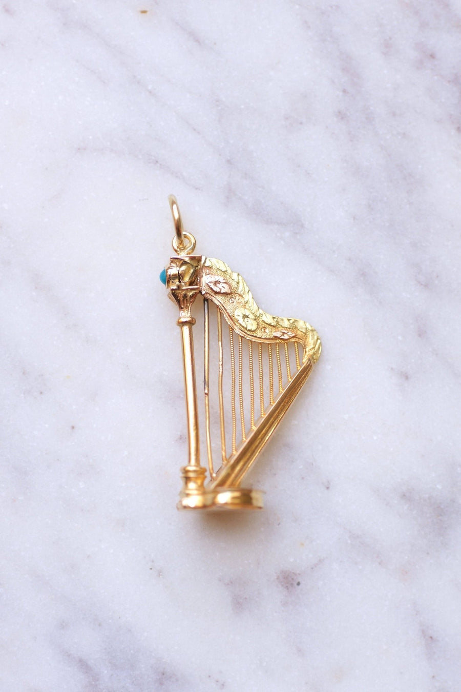 Pendentif Victorien harpe en or jaune et turquoise à compartiment secret - Galerie Pénélope